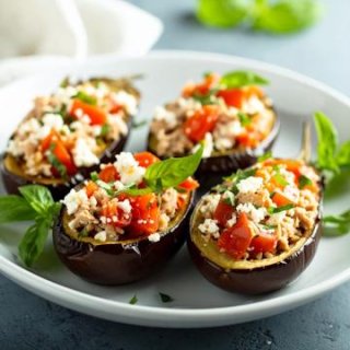 Auberginen gefüllt mit Feta, Tomate & Thunfisch