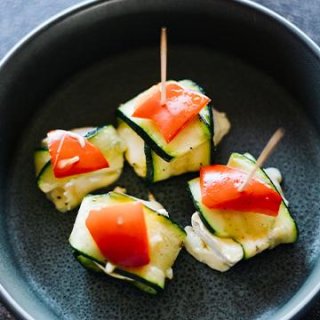 Zucchini-Camembert-Sticks mit Zwiebeldip