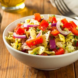 Spitzkohl-Paprika-Salat