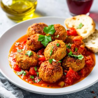 Linsenbällchen in Tomatensauce