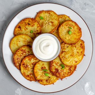 Kartoffelscheiben mit Sesamquark