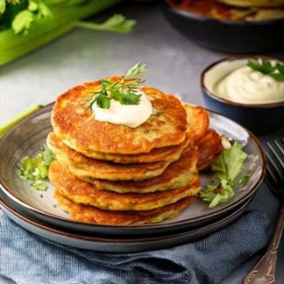 Sellerie Puffer mit Apfel-Zwiebelmus