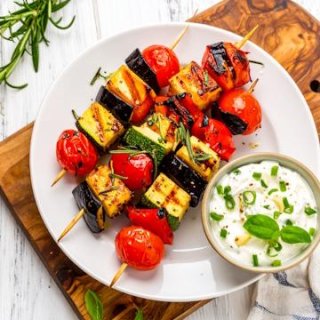 Mediterrane Gemüsespieße mit Zitronen-Kräuter-Mari