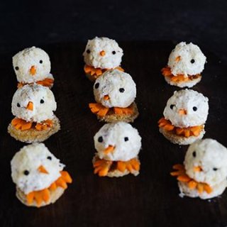 Frischkäse-Osterküken-Bällchen