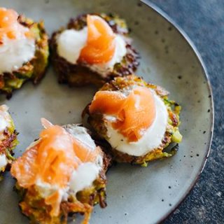 Gemüsepuffer-Lachs-Häppchen