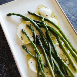 Zitronen-Mozzarella mit grünem Spargel