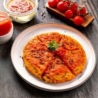 Möhren-Firatta mit Tomaten-Dressing