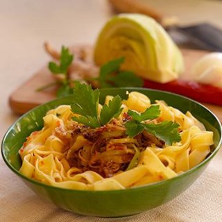 Tagliatelle mit pikantem Weißkohl