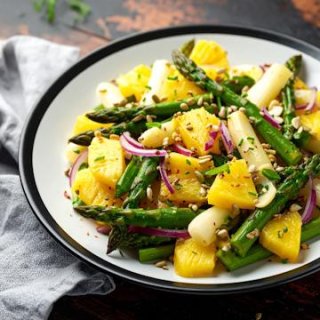 Spargelsalat mit fruchtiger Note