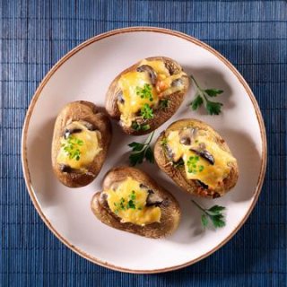 Mit Austernpilzen gefüllte Kartoffeln