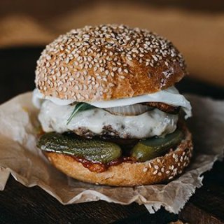 BBQ Burger mit Spiegelei