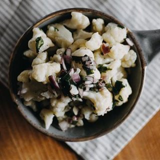 Lauwarmer Blumenkohlsalat
