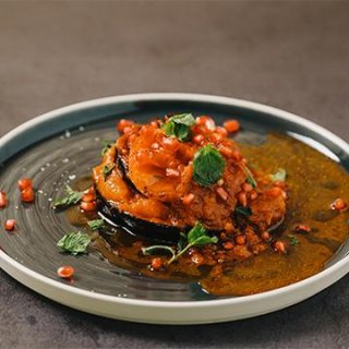 Harissa-Aubergine mit gegrillter Fleischtomate