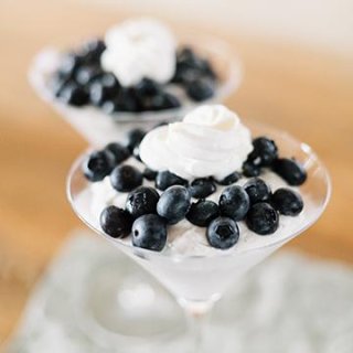 Quarkspeise mit Heidelbeeren
