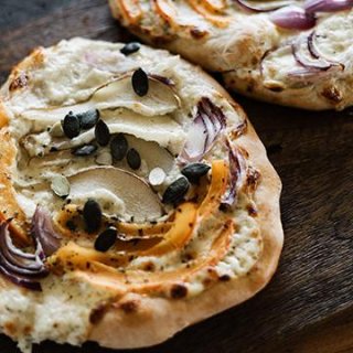 Kürbisflammkuchen mit Birne