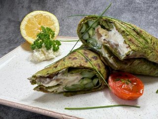 Bärlauchpfannkuchen mit Spargel-Schinken-Füllung