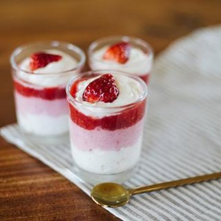 Erdbeerdessert mit Tonkabohne