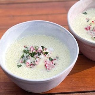 Kohlrabicremesüppchen mit Radieschen-Topping