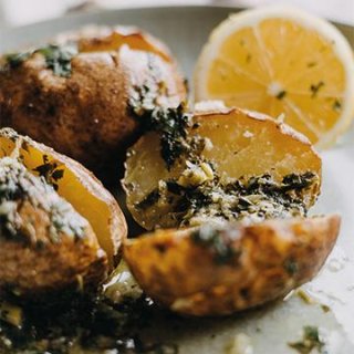 Ofenkartoffeln mit Koriander-Zitronenbutter