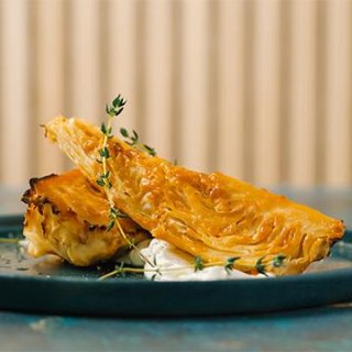 Geschmorter Spitzkohl mit Misoglasur