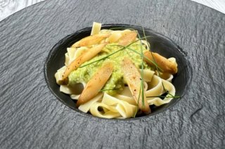 Tagliatelle mit grünem Spargelpesto