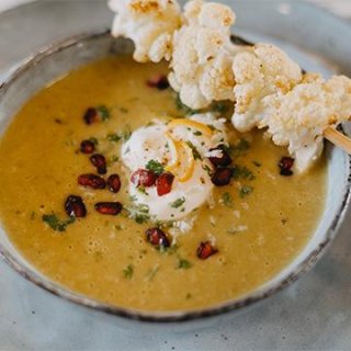 Maronensuppe mit Blumenkohlspieß