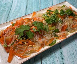 Thailändischer Glasnudelsalat
