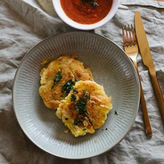 Kartoffelschnitzel mit Tomatensoße