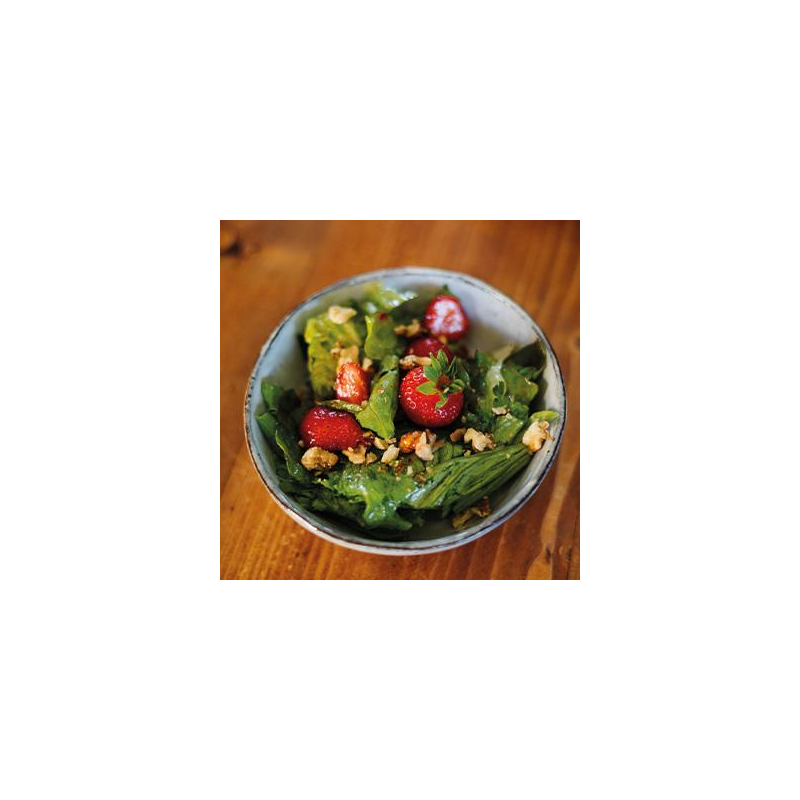 Bataviasalat mit Erdbeeren