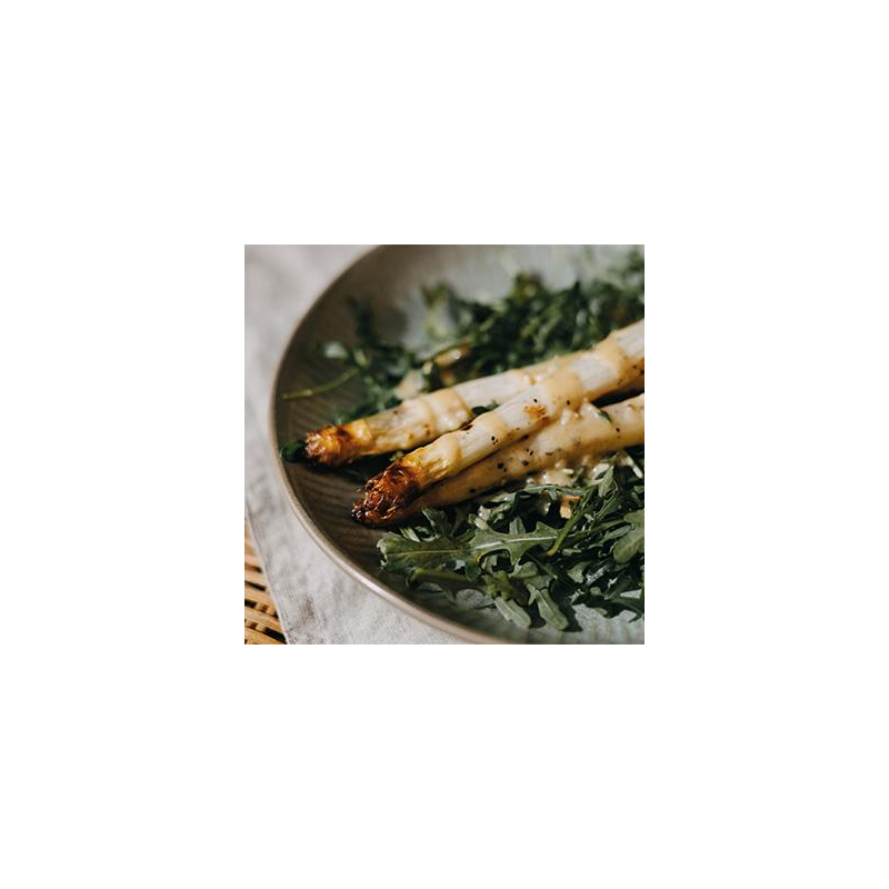 Gerösteter Ofen-Spargel mit Zitronen-Tahin-Sauce