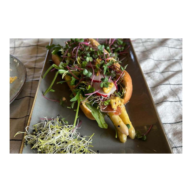 Spargel Hot Dog