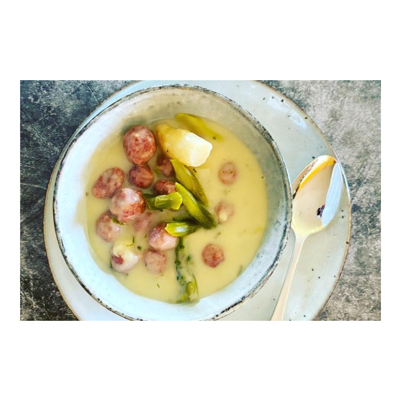 Spargelsuppe mit Klößchen