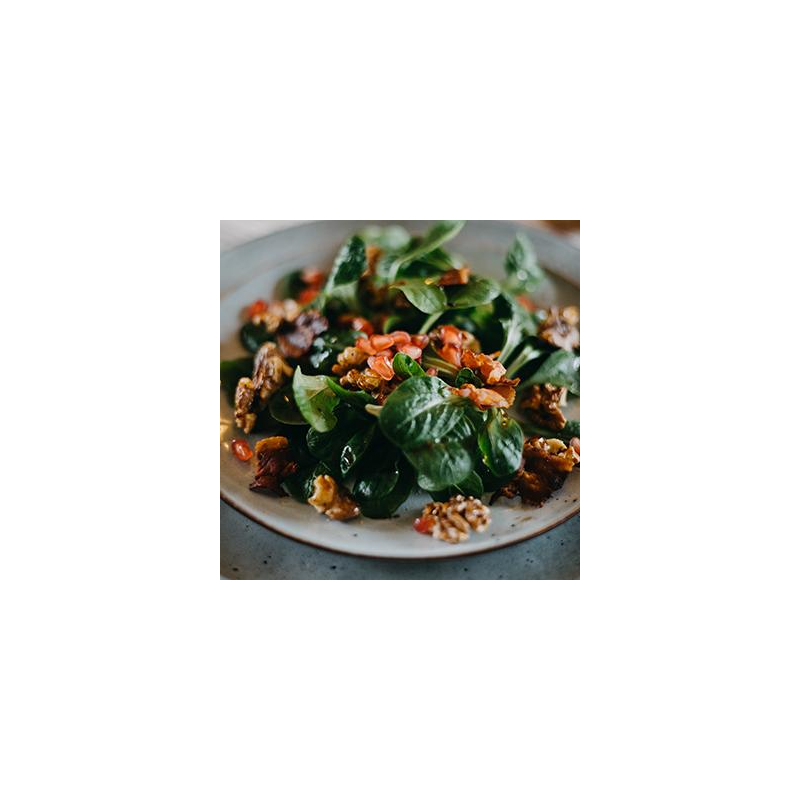 Weihnachtlicher Feldsalat mit kandierten Walnüssen